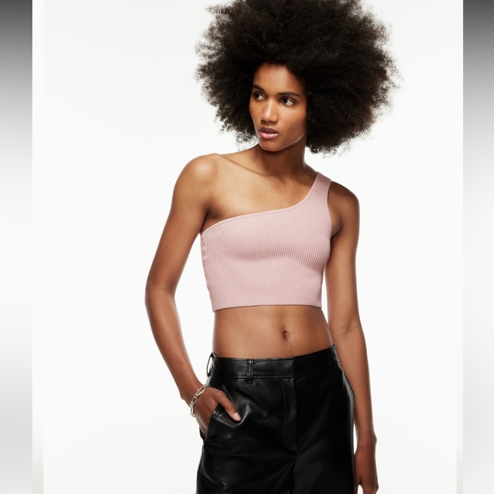 One shoulder pink crop